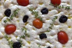 Focaccia thyme and tomatoes