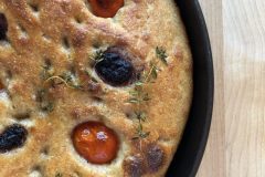 Focaccia thyme and tomatoes